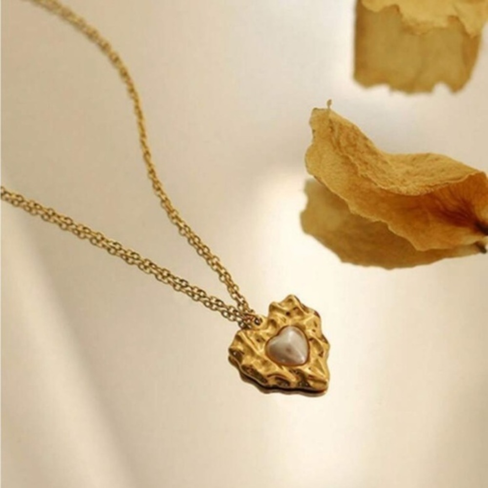 18k Gold Plates Vintage Heart Pearl Necklace